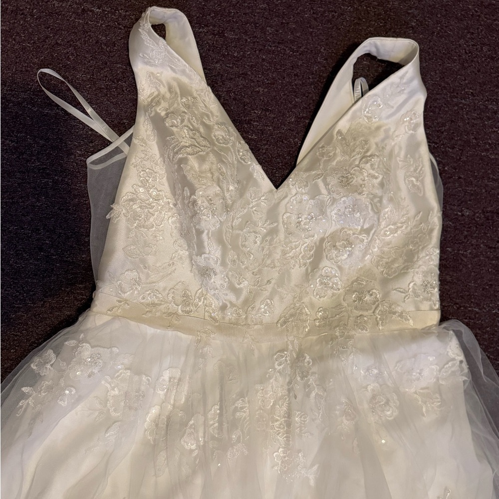 Ivory Lace Bridal Gown